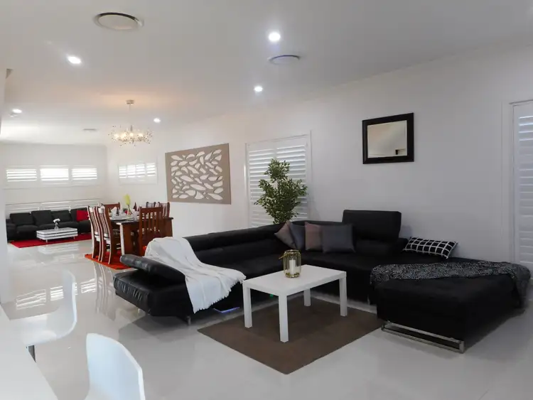 25 Carramar Avenue, Jordan Springs NSW 2747