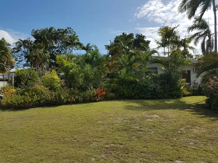 16 Narelle Close, Yorkeys Knob QLD 4878