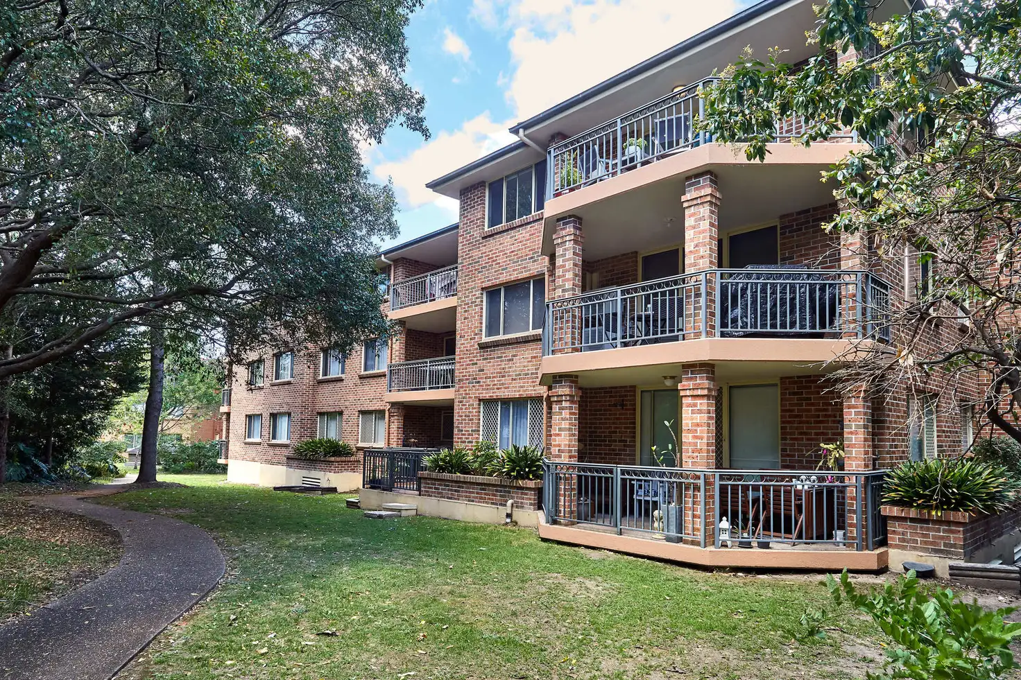Main view of Homely unit listing, 10/23-27 Engadine Avenue, Engadine NSW 2233