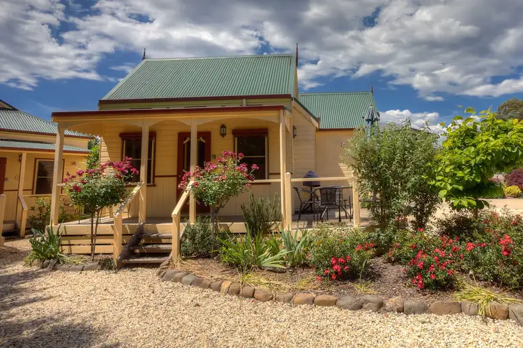 11 Turntable Terrace, Bright VIC 3741