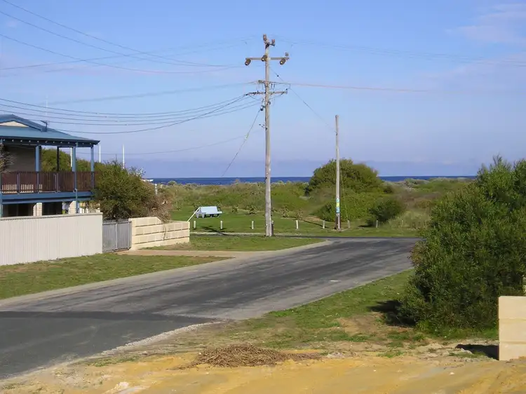 54 Bootoo St, Lancelin WA 6044