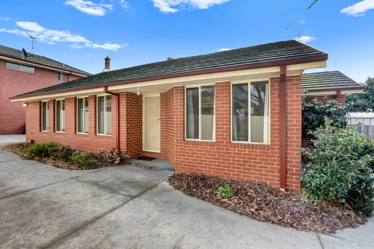 2/10 POWLETT STREET, Kilmore VIC 3764