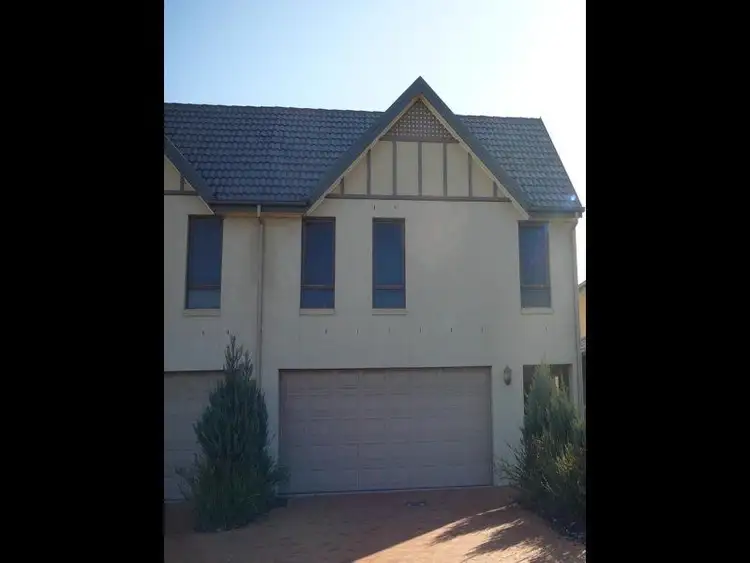 19/1 Greg Norman Drive, Sanctuary Lakes VIC 3030