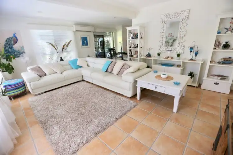 6 Grevillea Cres, Kin Kora QLD 4680
