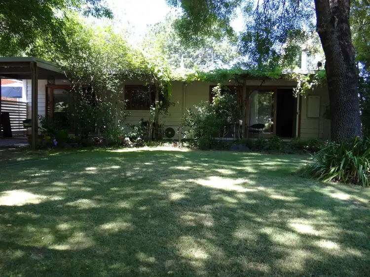 10 Alrima Court, Bright VIC 3741