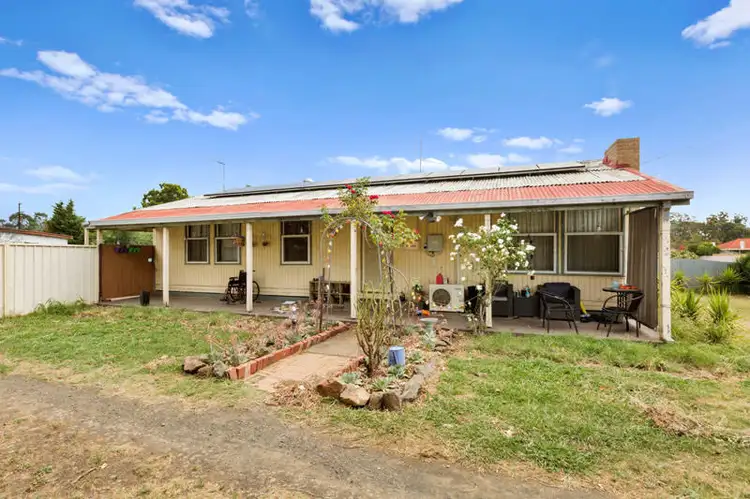 10 SUTHERLAND STREET, Broadford VIC 3658