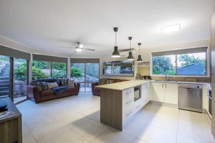 7 Avon Court, Pacific Pines QLD 4211