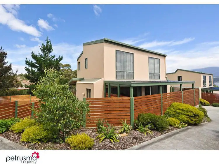1/1 Owen Court, Lindisfarne TAS 7015