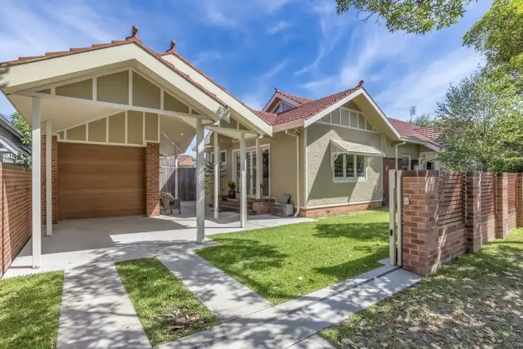 1 Silsoe Street, Hamilton East NSW 2303
