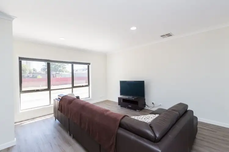 Second view of Homely townhouse listing, 3/21 Wawunna Road, Horsham VIC 3400