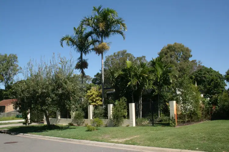 10 Gibson Street, Beachmere QLD 4510