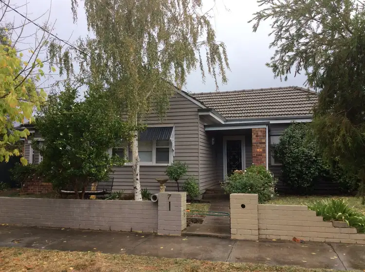 7 Margaret Crescent, Flora Hill VIC 3550