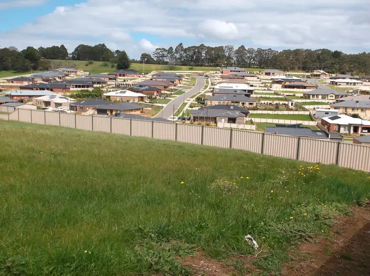 8 Lakeview Ct, Drouin VIC 3818