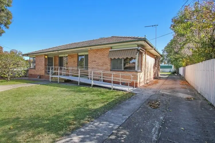 1 to 2/539 Hague Street, Lavington NSW 2641