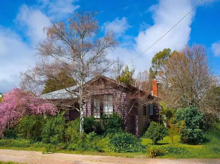 215 Main Road, Chewton VIC 3451