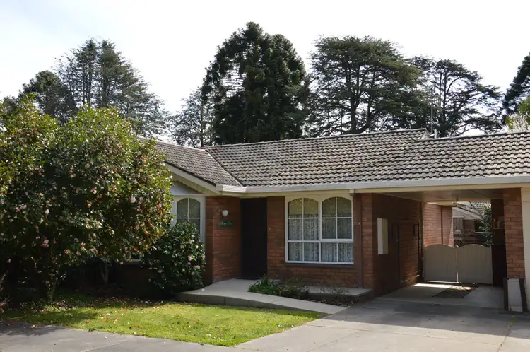 7 Burke Street, Bright VIC 3741