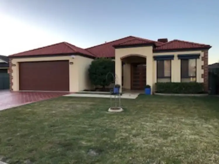 61 Robbins Drive, East Albury NSW 2640