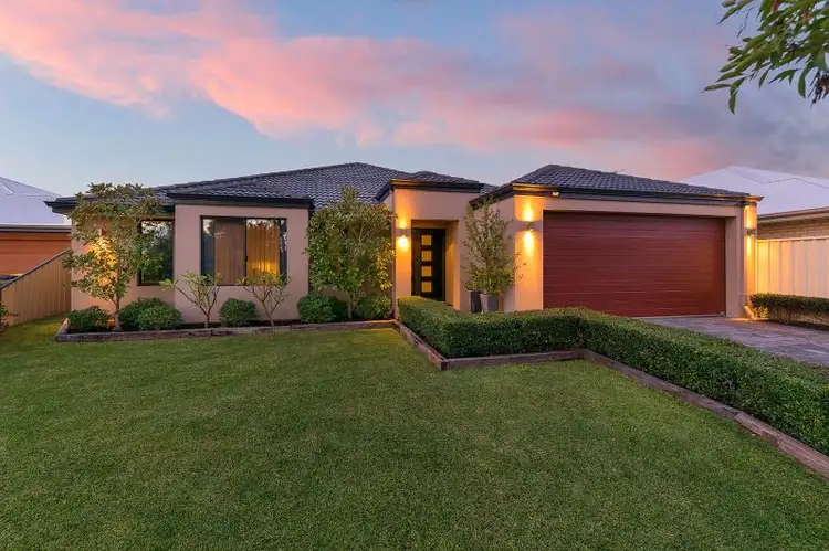 6 Deanmore Bend, Hammond Park WA 6164