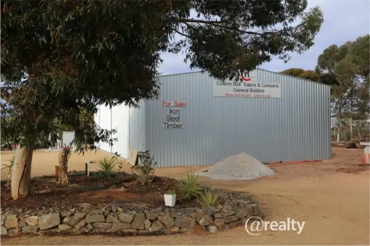 28 checker road, Waikerie SA 5330