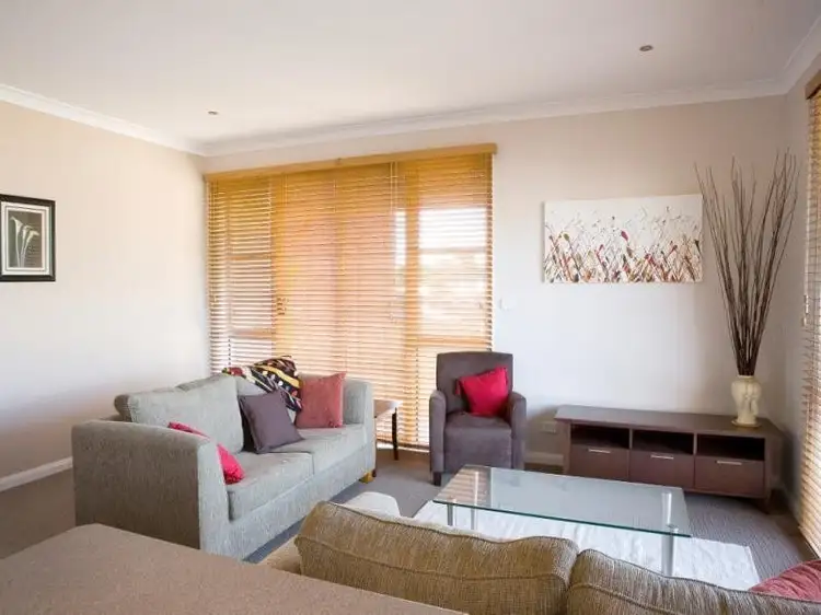 2/17 Icely Road, Orange NSW 2800