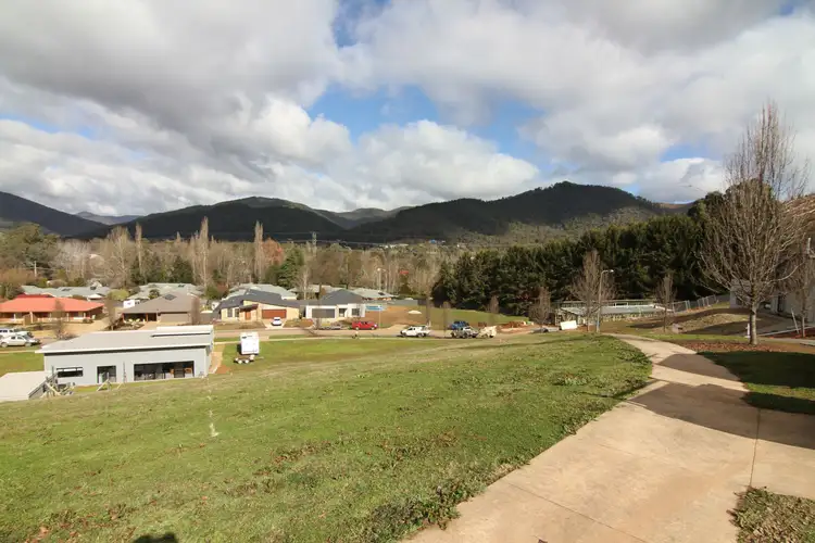 25 Mountain Mist Drive, Bright VIC 3741