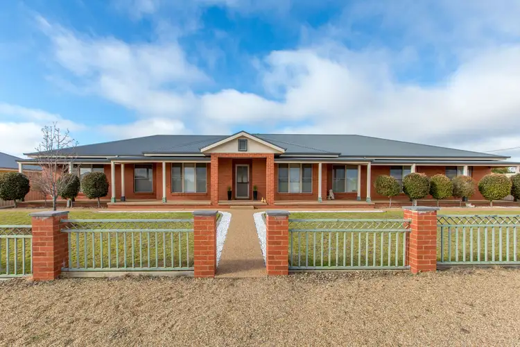 1 Hakea Drive, Coolamon NSW 2701