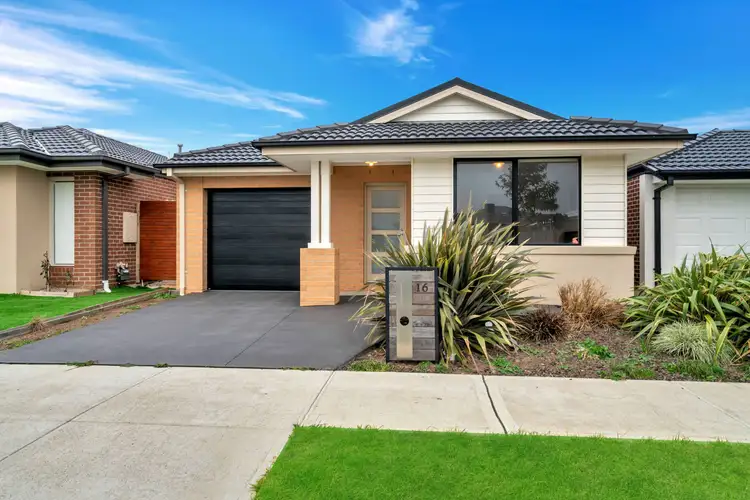 16 Simon Avenue, Officer VIC 3809
