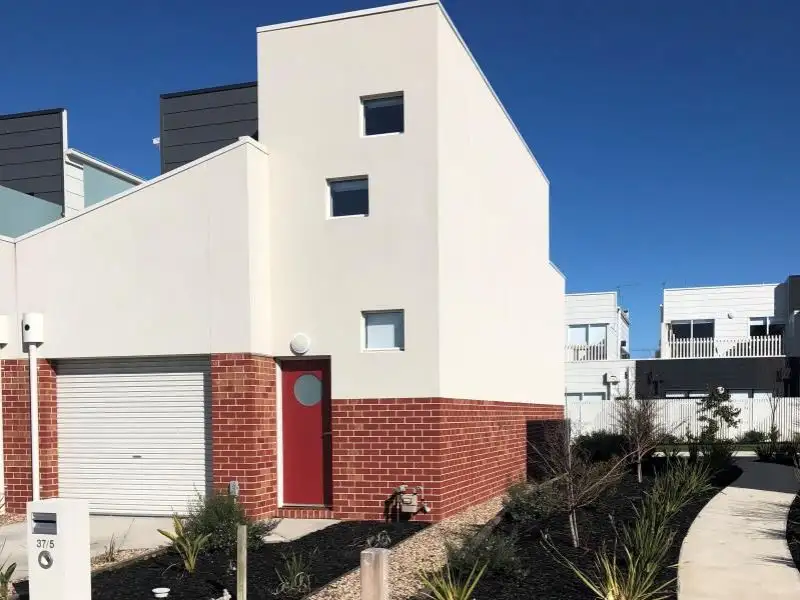 Main view of Homely townhouse listing, 37/5-13 Oxford Street, Whittington VIC 3219