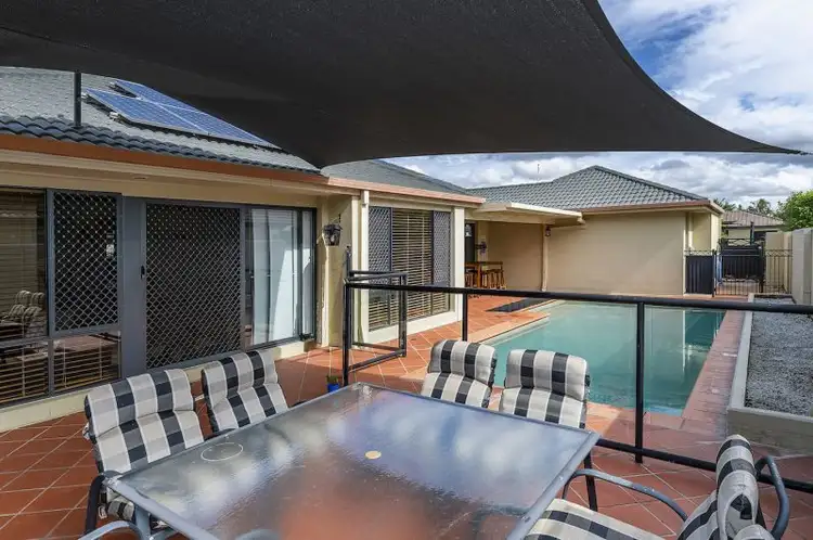 17 Dallow Crescent, Helensvale QLD 4212