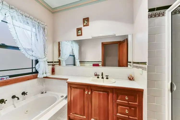 Fifth view of Homely house listing, 8 WESTLANDS COURT, Mount Gambier SA 5290