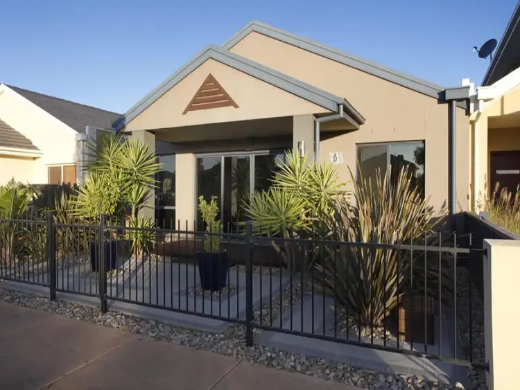 6 Cartier Walk, Sanctuary Lakes VIC 3030