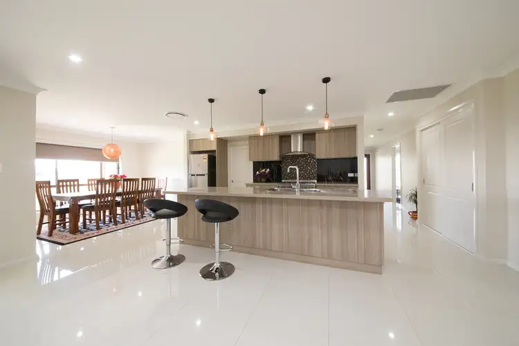 33 Lincoln Parkway, Dubbo NSW 2830