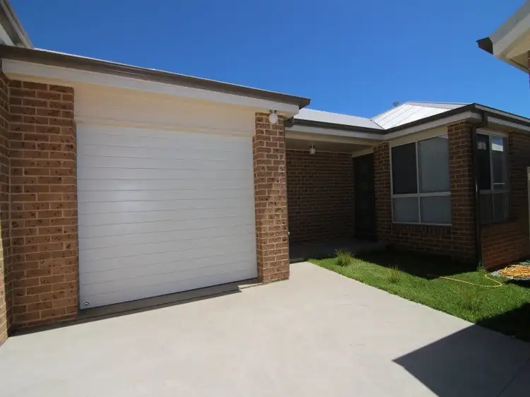 2/11 Nile Street, Orange NSW 2800