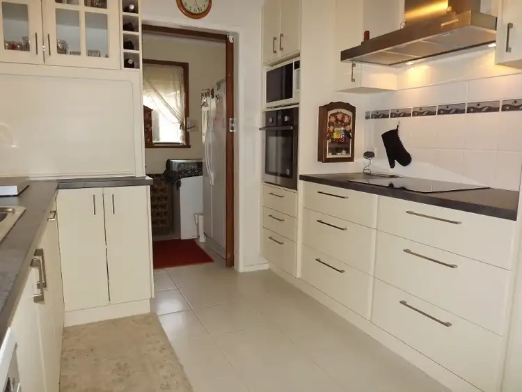 Sixth view of Homely house listing, 5 Coto Court, Moe VIC 3825