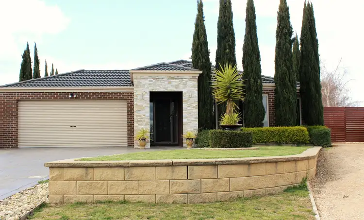 19 GOLDEN ELM COURT, Kilmore VIC 3764