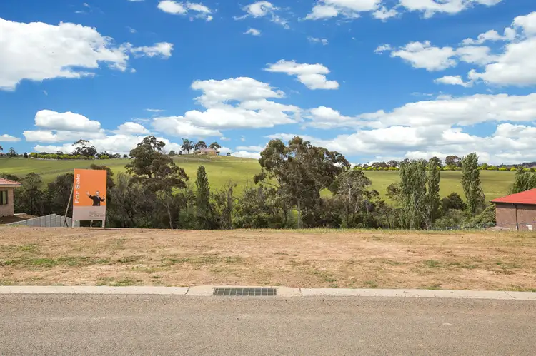30 AURINA DRIVE, Hidden Valley VIC 3756
