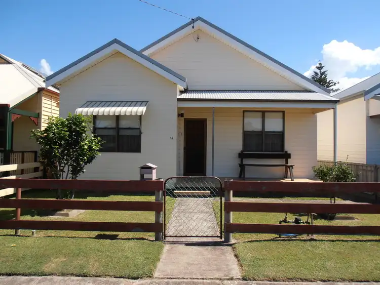 55 Roxburgh St, Stockton NSW 2295