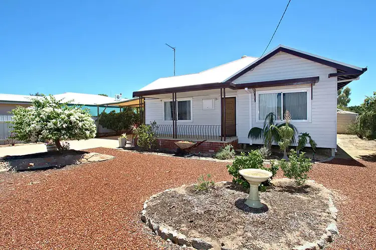 11 Yilgarn Street, Cunderdin WA 6407
