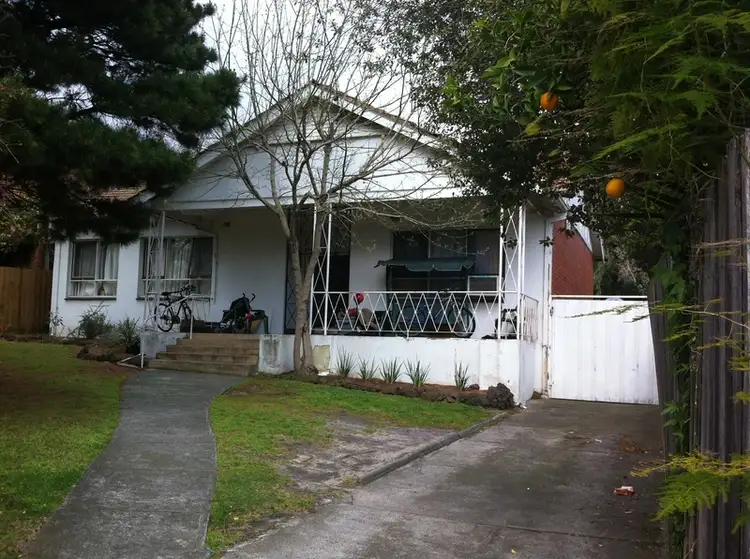 17 Lynedoch Ave, St Kilda East VIC 3183