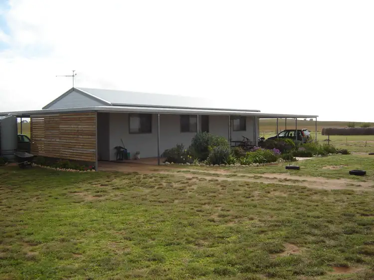 102 Wark Rd, Tailem Bend SA 5260