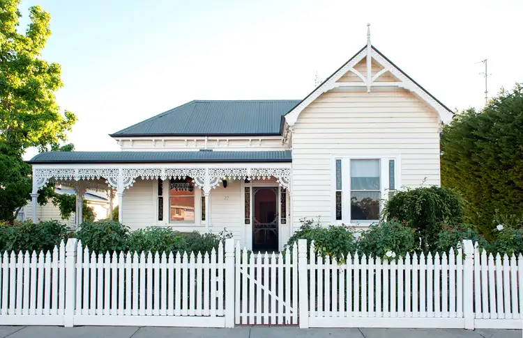 32 Peel St, Quarry Hill VIC 3550