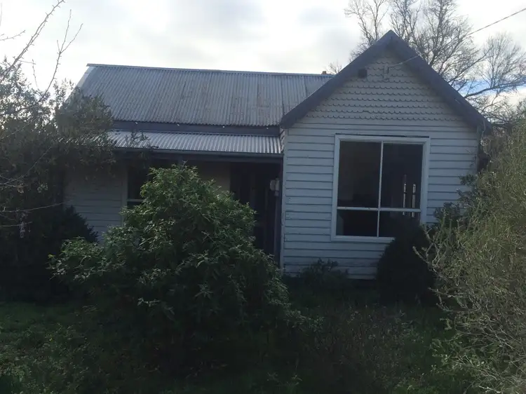 19 Fryers st, Guildford VIC 3451