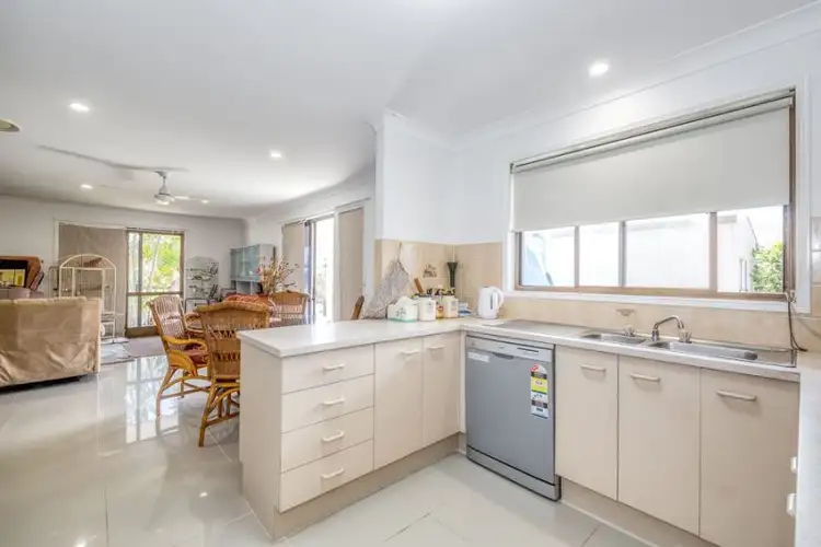 2/6 Carl Court, Banksia Beach QLD 4507
