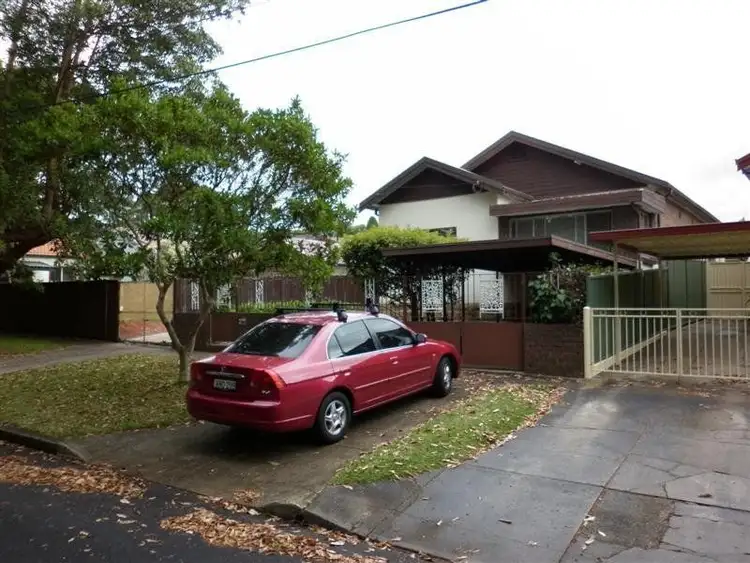 2 ILFORD AVE, Ashfield NSW 2131