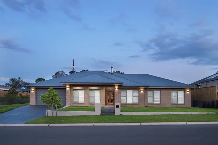 7 Caley Street, The Oaks NSW 2570