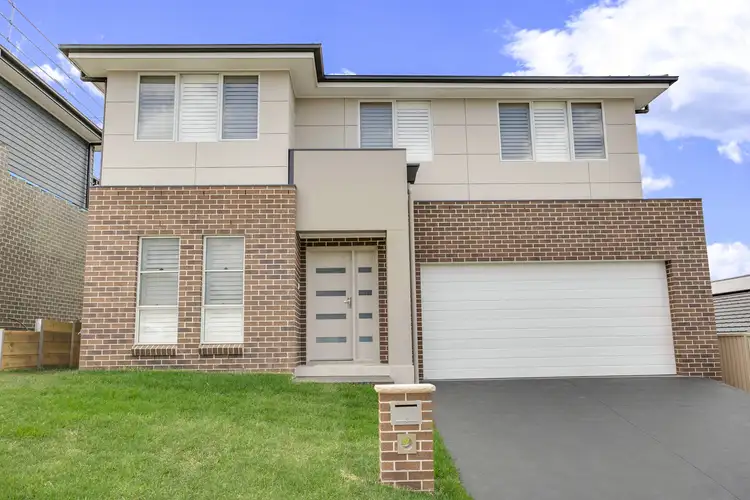 9 Flying Ave, Middleton Grange NSW 2171