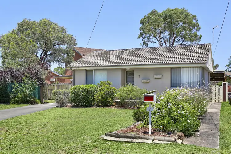 7 Kenneth Street, Macquarie Fields NSW 2564