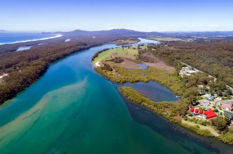 16 Edgewater Drive, Nambucca Heads NSW 2448