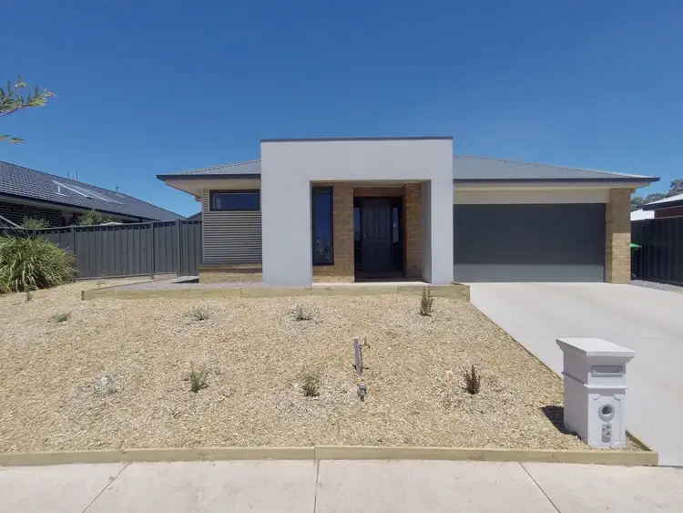 8 Daisy Street, Huntly VIC 3551
