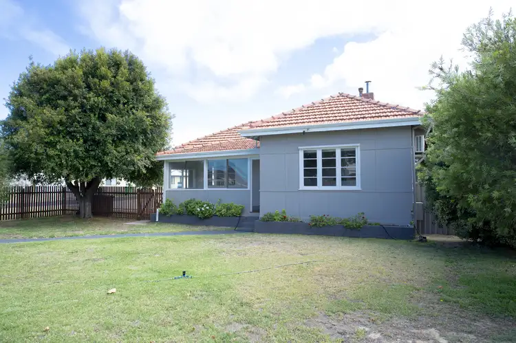 11 Lowe Street, Carey Park WA 6230